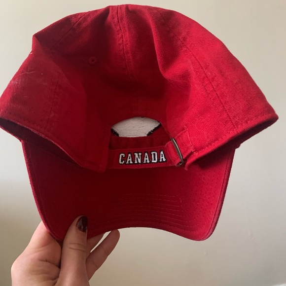 Canada hat - Picture 2 of 2